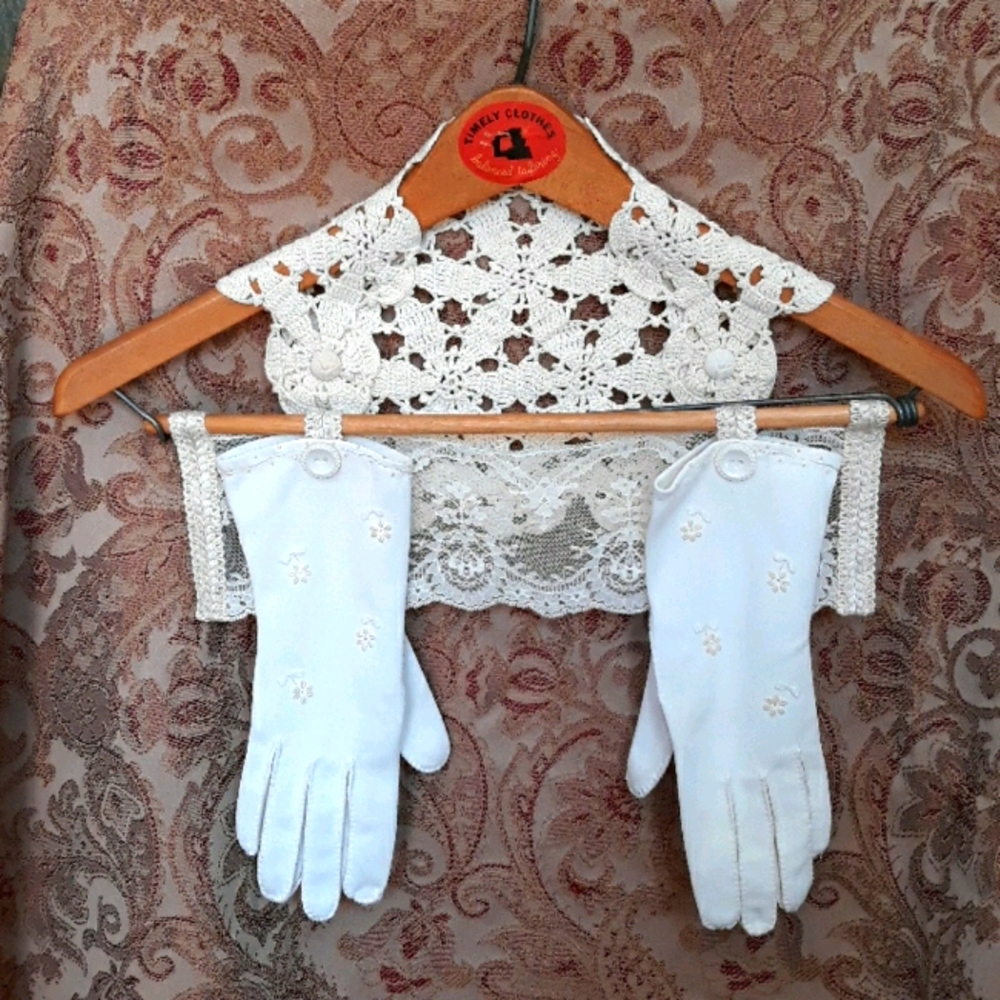 Vintage White Embroidered Gloves by Vintage